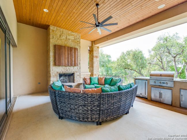 1556 Canyon Lake Dr, House other with 4 bedrooms, 4 bathrooms and null parking in Canyon Lake TX | Image 7