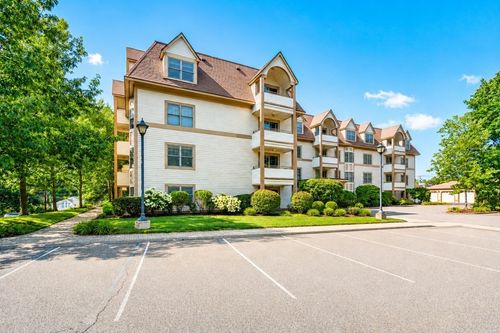 103-12 Russell Rd, Wellesley, MA, 02482-4300 | Card Image