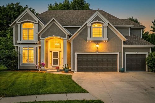 249 Ne Misty Meadow Dr, Lee's Summit, MO, 64064-1292 | Card Image