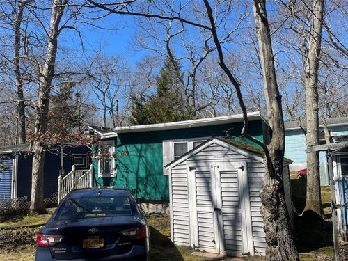 11 22nd, Riverhead, NY, 11972 | Card Image