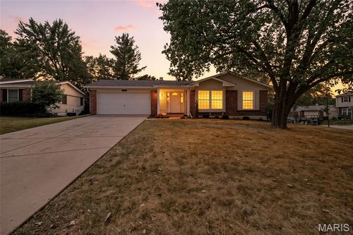 15740 Tambour Ct, Chesterfield, MO, 63017-7224 | Card Image
