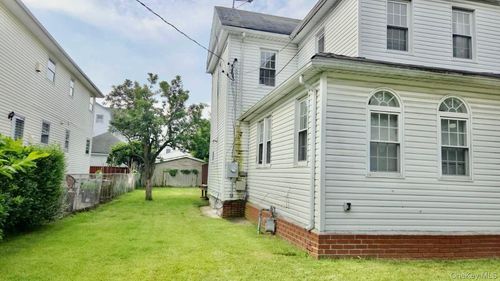223 Jackson Ave, Mineola, NY, 11501-2425 | Card Image