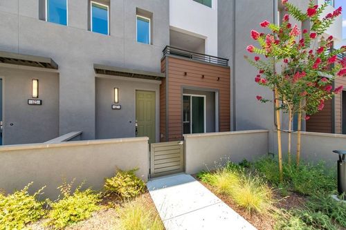 627 S Lyon St, Santa Ana, CA, 92701-6301 | Card Image