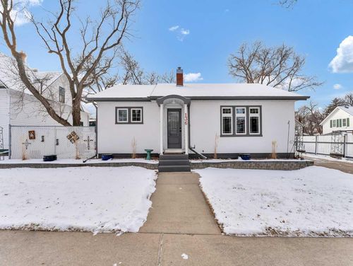 136 3 Ave Se, Medicine Hat, AB, T1A2L8 | Card Image