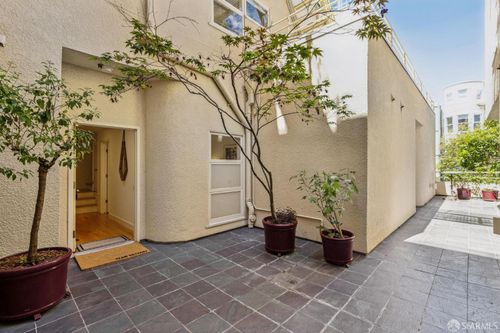 b-2139 Green St, San Francisco, CA, 94123-4780 | Card Image