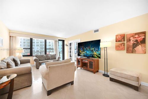 511-5225 Collins Ave, Miami Beach, FL, 33140-2500 | Card Image