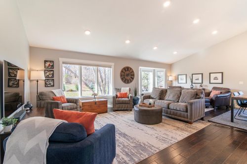 676 N Hay Lake Rd, Eagan, MN, 55123-3017 | Card Image