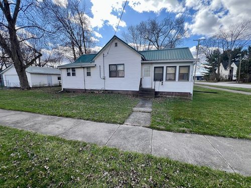 101 S 4th St, Sadorus, IL, 61872-9521 | Card Image