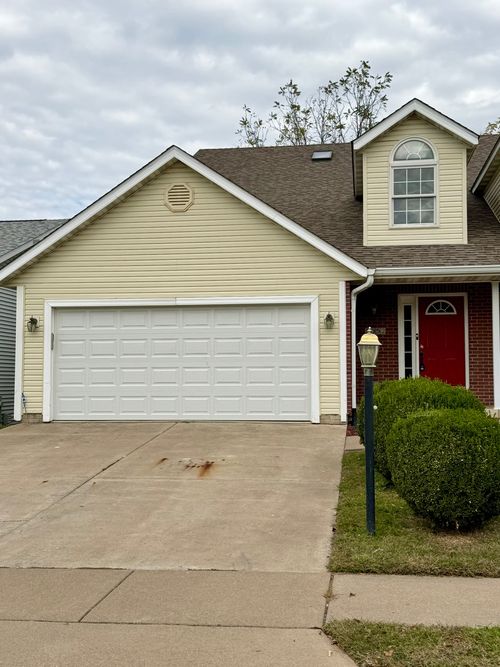 3052-3052 Cherrywood Dr, Bettendorf, IA, 52722-7550 | Card Image
