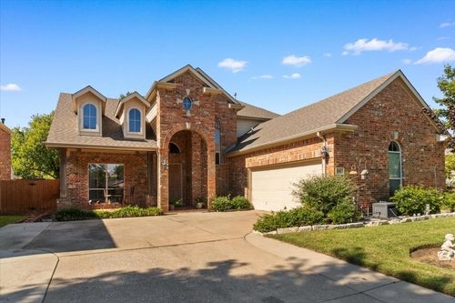 8402 Pecan Creek Dr, Arlington, TX, 76001-2954 | Card Image