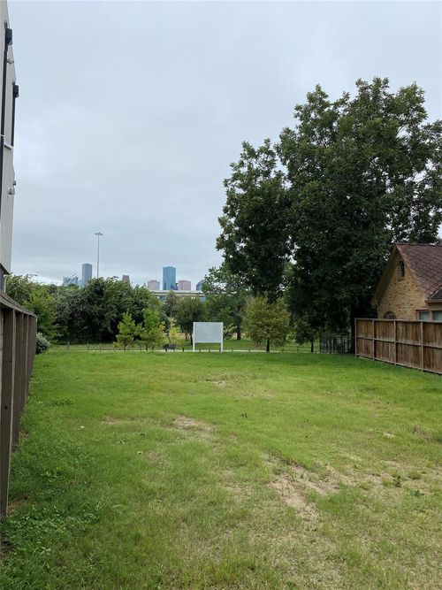 2128 White Oak Dr, Houston, TX, 77009-7409 | Card Image