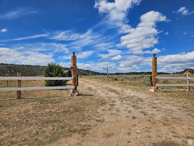 Front Driveway Entrance & Fencing | Image 24