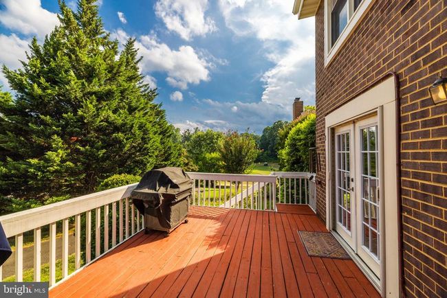 2150 Golf Course Dr, Townhouse with 3 bedrooms, 4 bathrooms and null parking in RESTON VA | Image 38