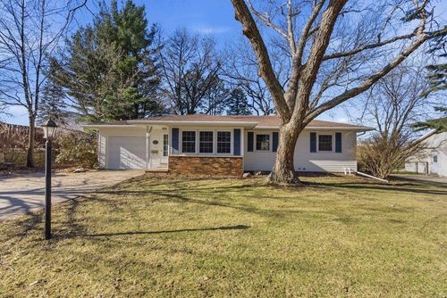 124 Michelle Dr, Hudson, IA, 50643-9787 | Card Image