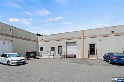 30 Sherwood Ln, Fairfield, NJ, 07004-3603 | Card Image