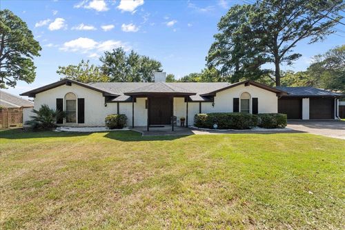 2002 W Lake Dr, Gladewater, TX, 75647-3204 | Card Image