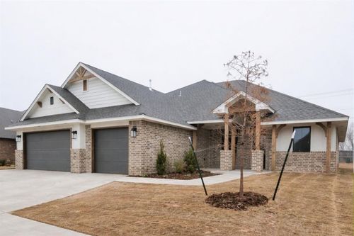 4609 Hambletonian Ln, Mustang, OK, 73064-1062 | Card Image