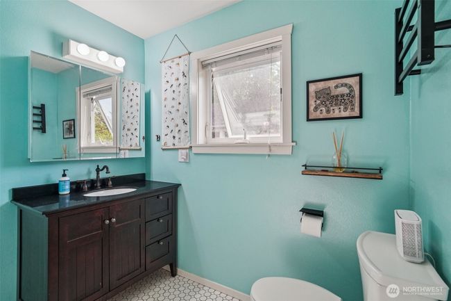 Attached bath to primary bedroom | Image 17