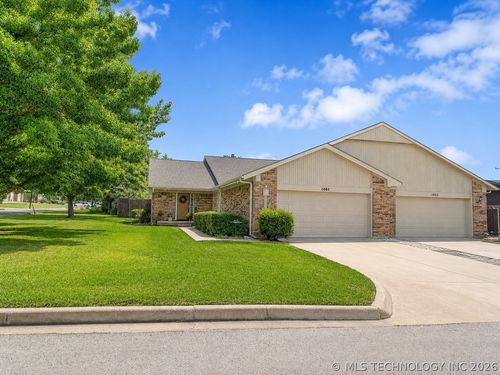 1401 Windsor Dr, Ardmore, OK, 73401-3744 | Card Image