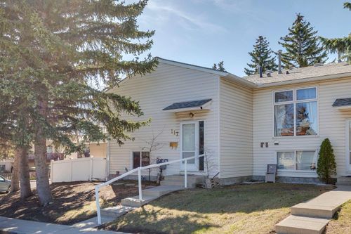 117 Sabrina Way Sw, Calgary, AB, T2W4J4 | Card Image