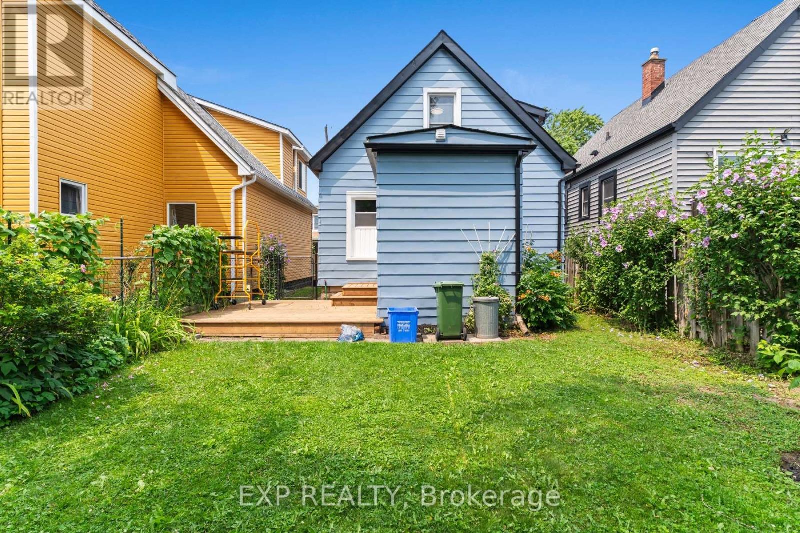 Residential in Hamilton (Eastmount) 4