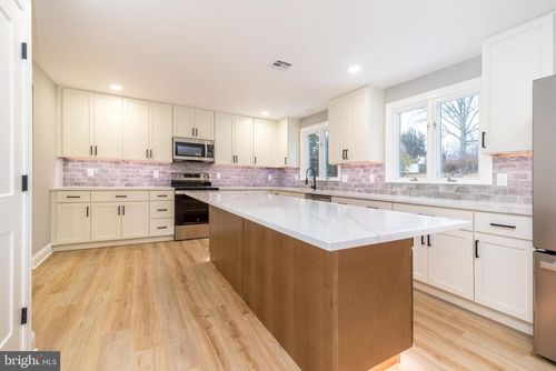 61 S Park Ave, NORRISTOWN, PA, 19403-1680 | Card Image