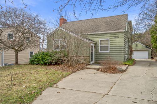 2207 N 119th St, Wauwatosa, WI, 53226-2015 | Card Image