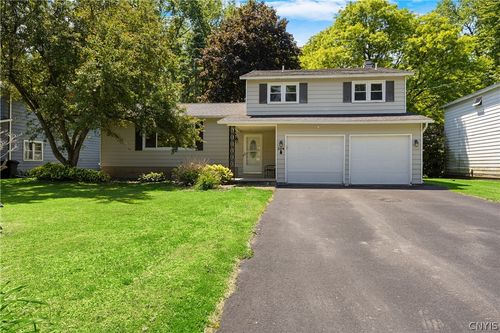 204 Donlin Dr, Liverpool, NY, 13088-5402 | Card Image