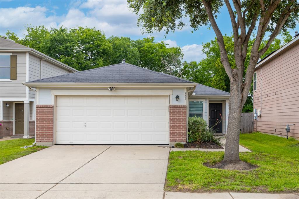 Staffordale Manor Ln, Houston, TX 77047