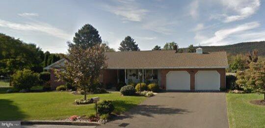 Sunset Cir, Slatington, PA 18080
