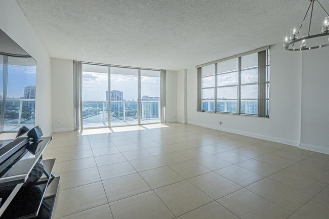 1021 - 3800 S Ocean Drive, Condo with 2 bedrooms, 2 bathrooms and null parking in Hollywood FL | Image 6