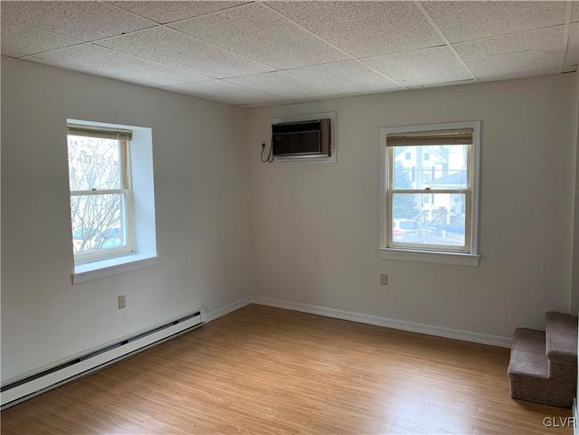 210 W Main St, Home with 8 bedrooms, 7 bathrooms and 1 parking in Pen Argyl PA | Image 9