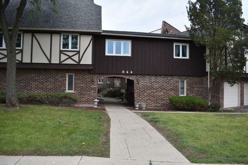 b5-844 Village Quarter Rd, West Dundee, IL, 60118-2118 | Card Image
