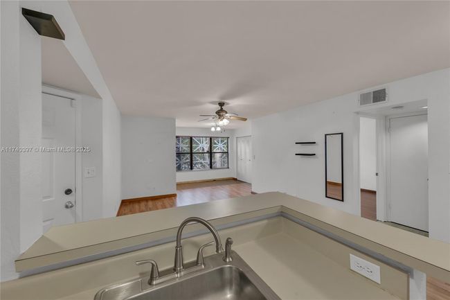 APT-1103 - 2736 University Dr, Condo with 1 bedrooms, 1 bathrooms and null parking in Davie FL | Image 9