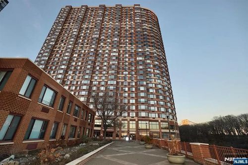100 Old Palisade Rd, Fort Lee, NJ, 07024-7064 | Card Image