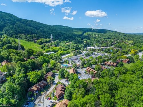 1 Squaw Valley Ct, Vernon, NJ, 07462-5574 | Card Image