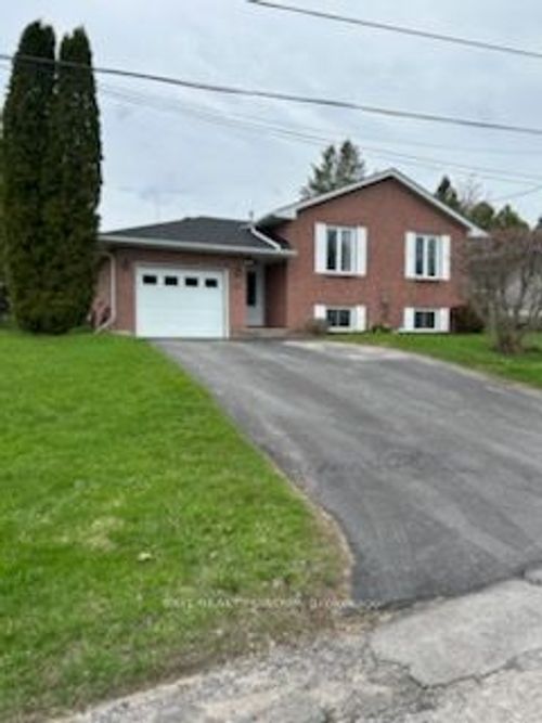 18 Tanner Dr, Stirling, ON, K0K3E0 | Card Image