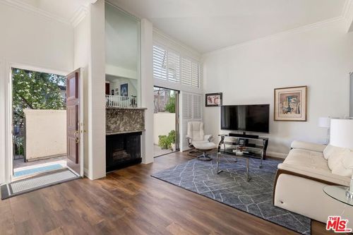 6263 1/2 Randi Ave, Woodland Hills, CA, 91367-1931 | Card Image