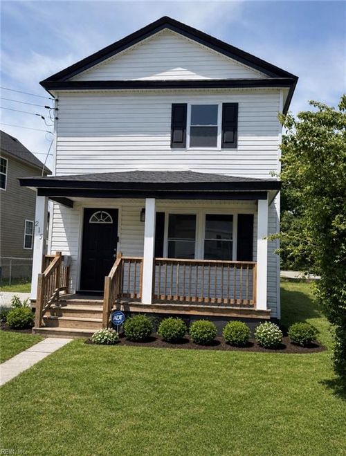 215 Oak St, Suffolk, VA, 23434-3917 | Card Image