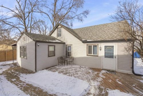 6421 Cloverton Dr, Waterford Twp, MI, 48329-1314 | Card Image