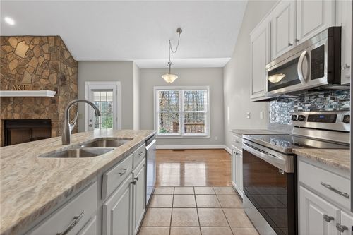 390 Lake Place Dr, LAVONIA, GA, 30553-2069 | Card Image