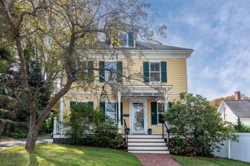 1 Sagamore St, Plymouth, MA, 02360-3429 | Card Image