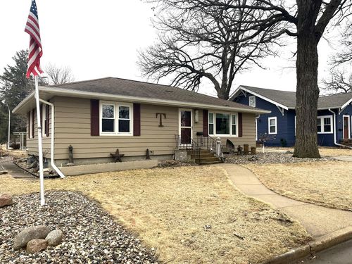 1323 Oak Beach Dr, Fairmont, MN, 56031-3106 | Card Image