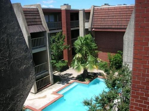 apt-302-3115 Helms St, Austin, TX, 78705-3056 | Card Image