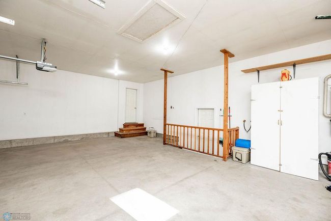 Garage w/2 entrances | Image 59