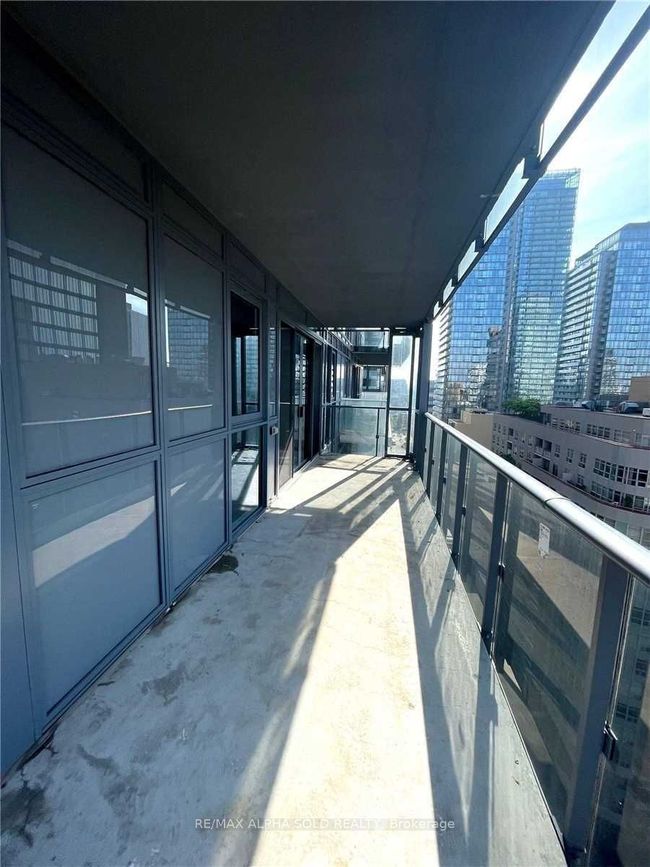 1905 - 7 Grenville St, Condo with 2 bedrooms, 2 bathrooms and null parking in Toronto ON | Image 17