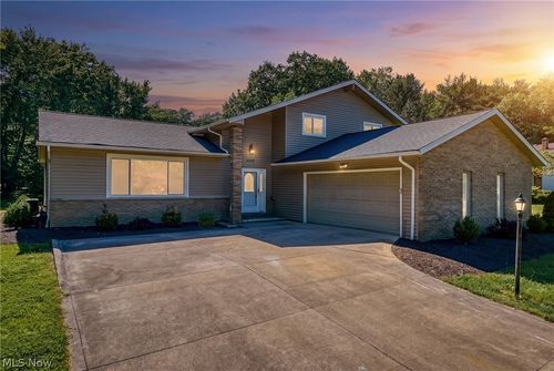 6704 Cheryl Ann Dr, Seven Hills, OH, 44131-3721 | Card Image
