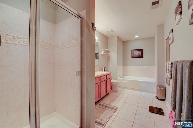 179 Riverwalk Way, Townhouse with 2 bedrooms, 3 bathrooms and null parking in Clifton NJ | Image 14