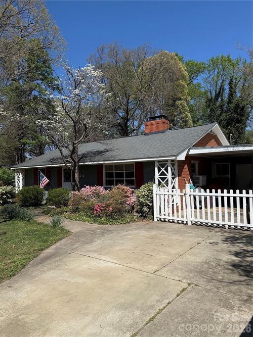 3218 Driftwood Dr, Charlotte, NC, 28205-6508 | Card Image