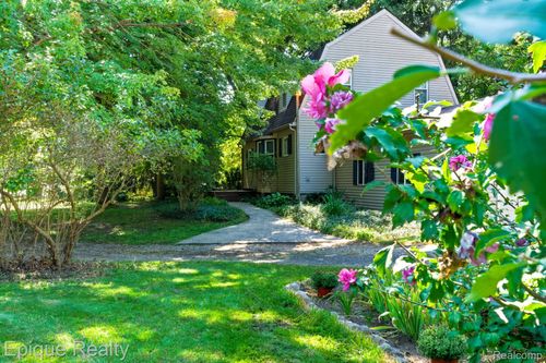 2051 Byron Rd, Howell, MI, 48855-8764 | Card Image